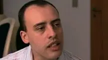 Alexandre Nardoni, condenado pela morte da filha Isabella, usa camisa