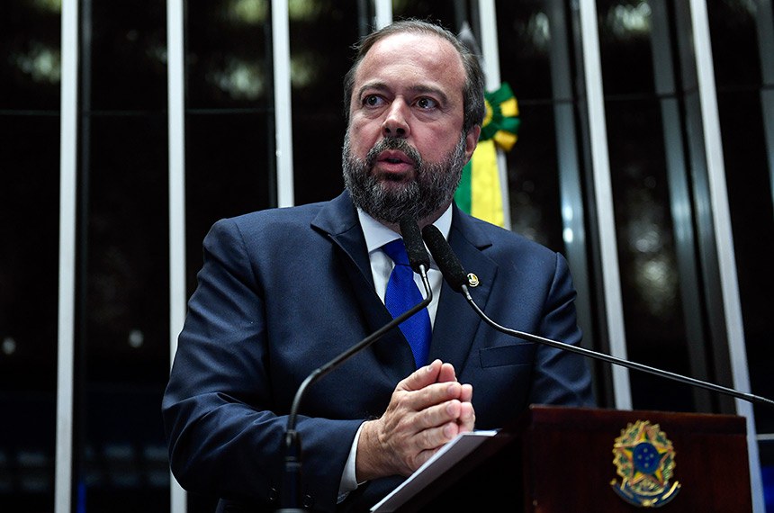 Ministro de Minas e Energia, Alexandre Silveira, acusou a Guiana de roubar petróleo