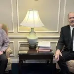 Ex-baixista do Nirvana Krist Novoselić, com o candidato a vice James Carroll