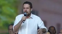 No evento, Boulos também criticou a proposta de escolas militares, defendida por Tarcísio de Freitas | Foto: Reprodução/YouTube