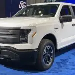 O Ford F-150 Lightning, por exemplo, perde cerca de 1% do alcance máximo a 32ºC | Foto: Autosdeprimera/Wikimedia Commons