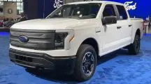 O Ford F-150 Lightning, por exemplo, perde cerca de 1% do alcance máximo a 32ºC | Foto: Autosdeprimera/Wikimedia Commons
