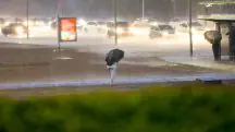 Chuva forte em uma das principais avenidas de Brasília
