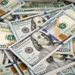 Durante o dia, a cotação do dólar chegou a R$ 5,48, o maior nível em dois anos