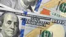 Dólar fecha junho em alta de 6,47%