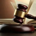 Imagem mostra um martelo de um juiz para representar a escolha do magistrado em regime de Recuperação Judicial