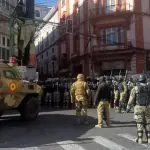 Militares fecham praça em La Paz, na Bolívia, em tentativa de golpe