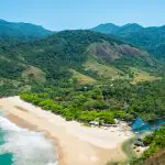 Muita natureza na Praia do Bonete, em Ilhabela