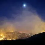 Floresta pegando fogo na Califórnia, nos Estados Unidos