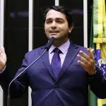 Junior Lourenço durante sessão na Câmara