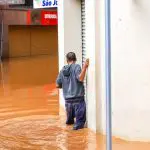 O período de incubação da leptospirose varia de um a 30 dias, geralmente ocorrendo entre sete e 14 dias depois do contato com águas contaminadas | Foto: Gustavo Mansur/Palácio Piratini