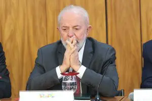 Em uma entrevista à Rádio CBN, Lula afirmou que a taxa de juros atual de 10,50% é desproporcional