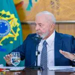 Lula criticou a necessidade de cortes nos gastos públicos e afirmou que o tema das contas públicas é mais enfatizado no Brasil do que em ‘qualquer outro país do mundo’