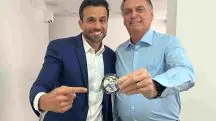 Pablo Marçal e Jair Bolsonaro sorriem para foto