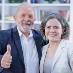 Presidente do Brasil, Luiz Inácio Lula da Silva, e presidente do PT, Gleisi Hoffmann, juntos. Eles criticam a postura do Banco Central na política da taxa Selic