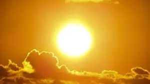 Previsão do tempo de Sol entre nuvens