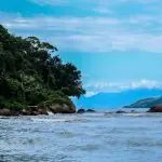 Praia da Lagoinha, no Parque Estadual da Serra do Mar, em Ubatuba - 1º/1/20215 | Foto: Ivan Cintra/Wikimedia Commons
