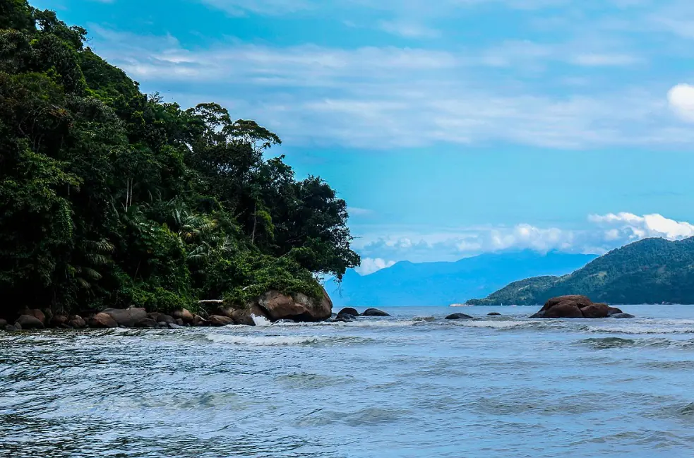 Praia da Lagoinha, no Parque Estadual da Serra do Mar, em Ubatuba - 1º/1/20215 | Foto: Ivan Cintra/Wikimedia Commons