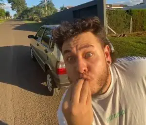 Os vídeos nos quais promove alterações no veículo lhe renderam 20 milhões de visualizações | Foto: Reprodução/Instagram