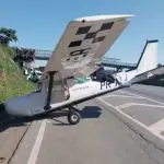 Avião faz pouso de emergência na rodovia Régis Bittencourt (BR-116), em Juquitiba, na Grande São Paulo