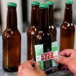 Garrafas da cerveja Coca Beer, que tem folha de coca entre os ingredientes