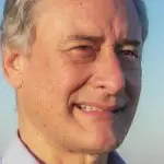 Edgar Bueno, ex-prefeito de Cascavel (PR), aparece sorrindo em imagem de divulgação