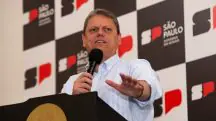 Tarcísio de Freitas durante pronunciamento em sessão no Palácio dos Bandeirantes, sede do governo paulista