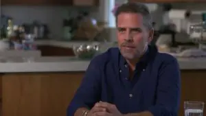 Hunter Biden foi considerado culpado por adquirir um revólver em 2018 e mentir sobre o uso de drogas no momento da compra | Foto: Reprodução/YouTube/ABC News