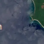 Imagem de satélite mostra o navio-tanque com bandeira do Panamá 'Neptune 6' e o navio-tanque de bandeira cubana 'Esperanza' em posição de transferência navio a navio em Cuba | Foto: Divulgação/Reuters