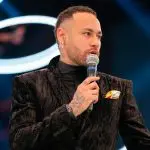 Em leilão beneficiente, Neymar usou lenço com o brasão de armas gaúcho | Foto: Reprodução/Instagram/@neymarjr