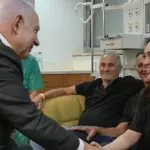 Noa Argamani encontrou o primeiro-ministro de Israel, Benjamin Netanyahu, depois de ser libertada de sequestro pelo Hamas