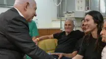 Noa Argamani encontrou o primeiro-ministro de Israel, Benjamin Netanyahu, depois de ser libertada de sequestro pelo Hamas