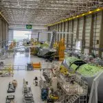 produção montagem final do KC-390 da embraer