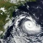 Furacão em imagem aérea do planeta Terra