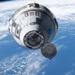 Cápsula CST-100 Starliner, da Boeing, está acoplada à Estação Espacial com 2 astronautas da Nasa