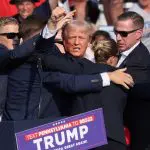 Ex-presidente Donald Trump foi vítima de atentado nesta sábado, 13 | Foto: REUTERS/Brendan McDermid