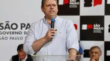 O governador de São Paulo, Tarcísio de Freitas, anuncia revogação de contrato com CCR