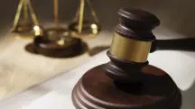 Os ex-executivos da Americanas são acusados de cometer insider trading — prática que envolve o uso de informações privilegiadas para obter vantagens no mercado financeiro