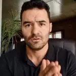 Sem se identificar, Arthur do Val entrevistou dois advogados apoiadores do ex-presidente Jair Bolsonaro; depois, o ex-parlamentar editou o vídeo de forma a ridicularizá-los