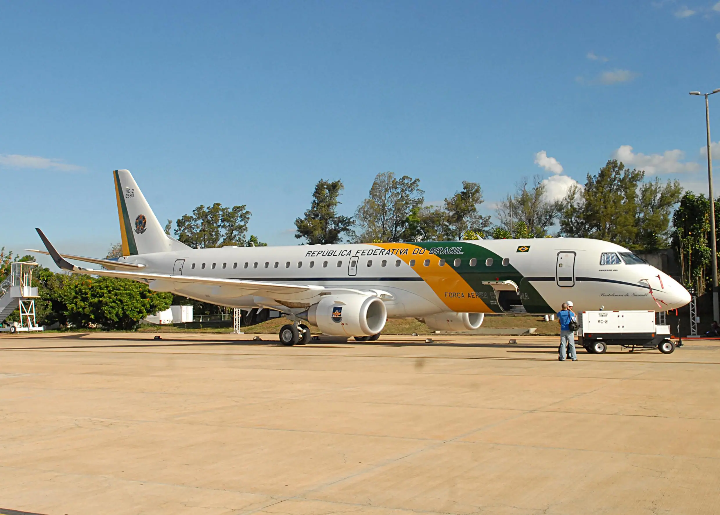 Avião da FAB realiza viagens de ministros