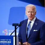 A idade do atual presidente norte-americano é um fator adicional de preocupação, já que, se reeleito, Joe Biden terminaria seu mandato aos 86 anos