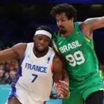 Frank Ntilikina e Lucas Dias Brasil França basquete Paris 2024