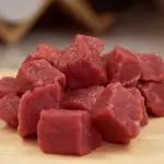 Carne em cubos