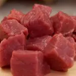 Carne em cubos