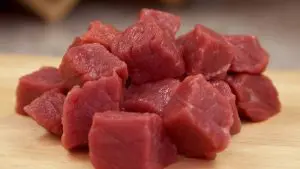 Carne em cubos