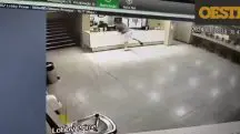 Imagem de segurança do procurador tentando agredir funcionária de cinema