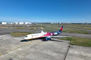 Avião da Delta com adesivo olímpico