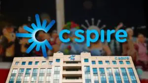 Imagem da abertura da Olimpíada de fundo, logotipo e prédio da C Spire