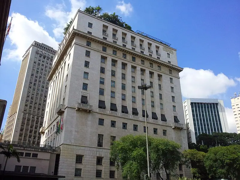 Os parlamentares enviam as emendas Pix no momento em que o prefeito Ricardo Nunes (MDB) enfrenta como principal adversário o deputado Guilherme Boulos (PSOL), que é apoiado pelo PT | Foto: Prefeitura de São Paulo/Reprodução/Wikimedia Commons