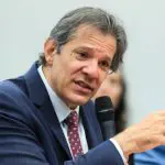 Fernando Haddad sugeriu que a Receita Federal calcule a arrecadação dos impostos depois de dois meses; se o montante for insuficiente, o governo aumentaria o tributo